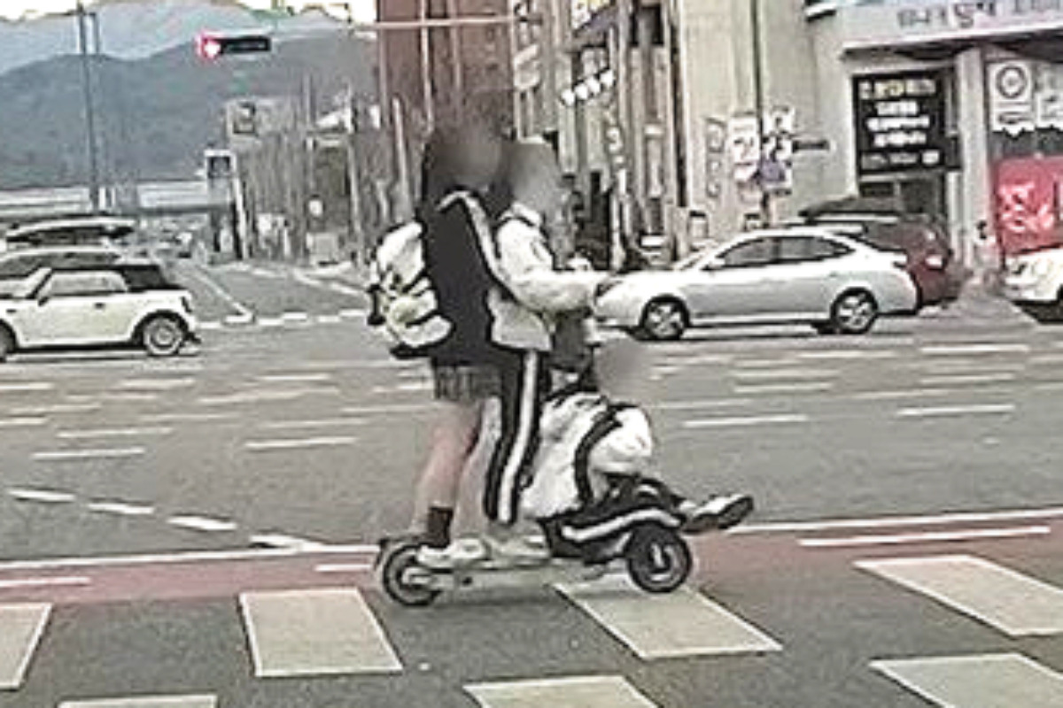 킥보드_여중생6.jpg