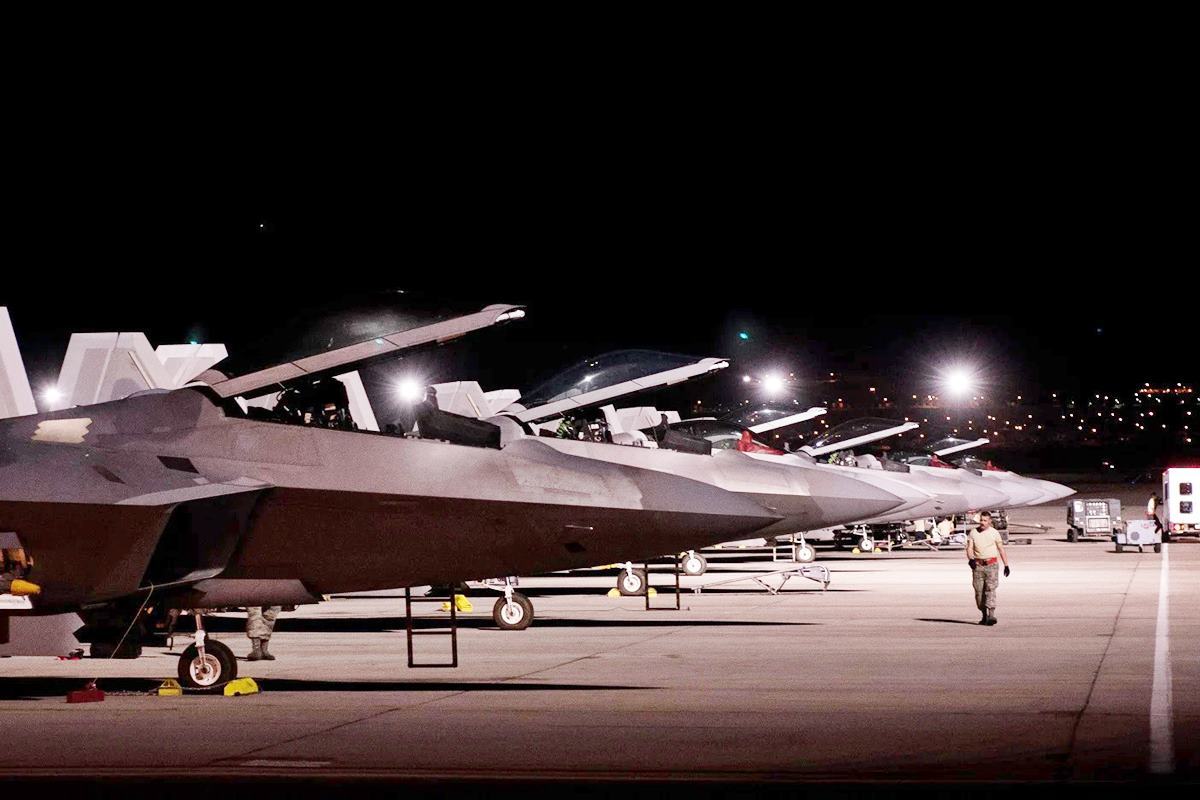 에스토니아에 도착한 F-22 사진 출처 = 'Defence Blog'.jpg