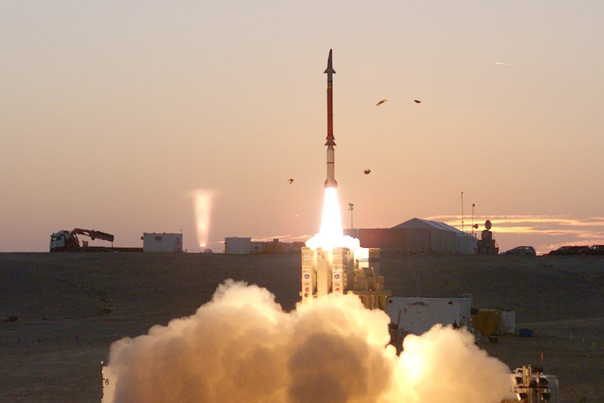 다비즈 슬링 사진 출처 = '위키피디아'.jpg