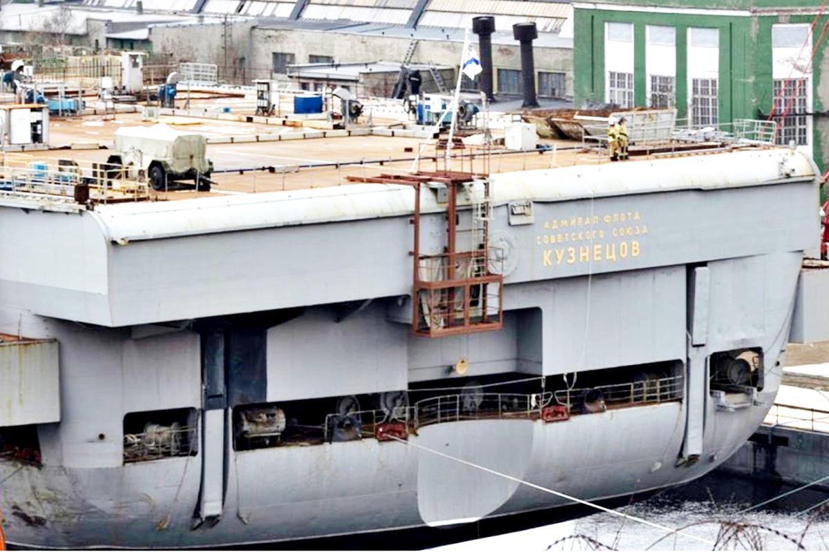 어드미럴 쿠즈네초프 중항공모함 Navy Recognition.jpg