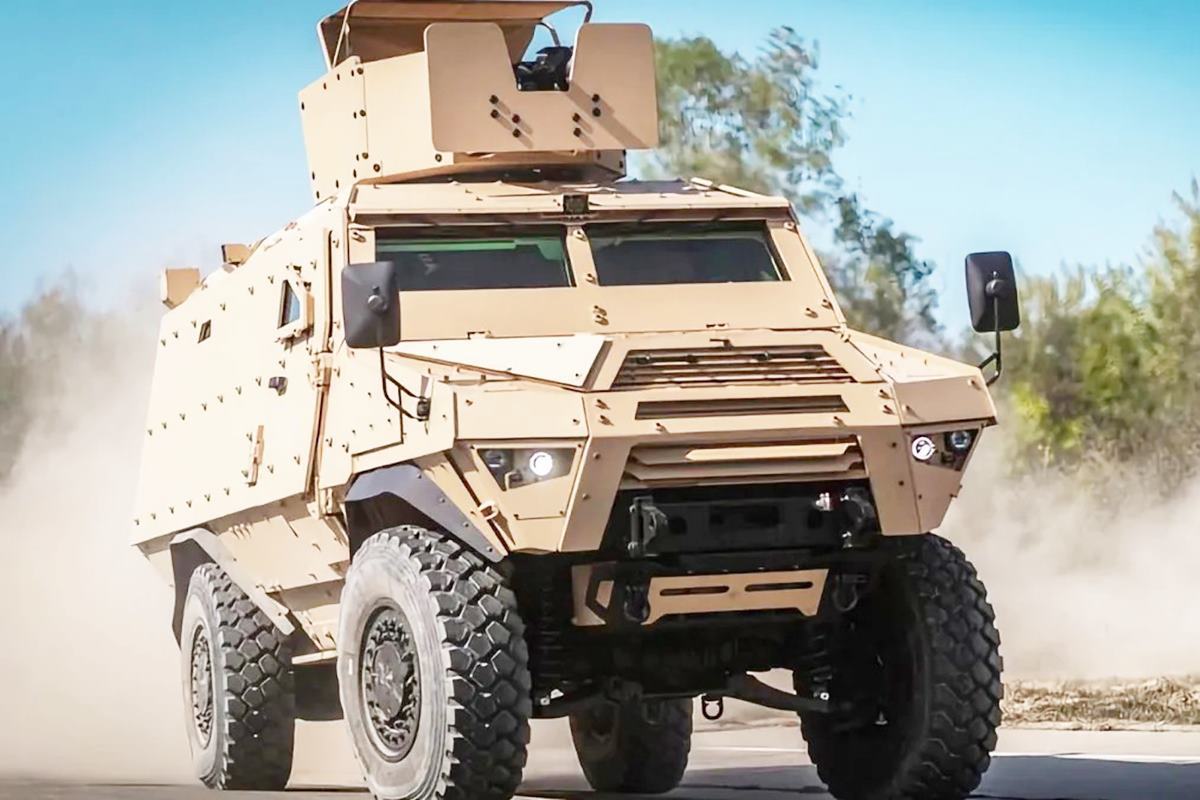 프랑스 ACMAT 바스티온 장갑차.jpg