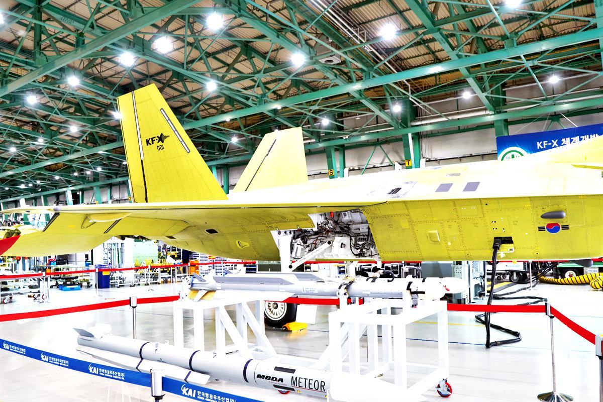 KF21 2호기 이륙.jpg