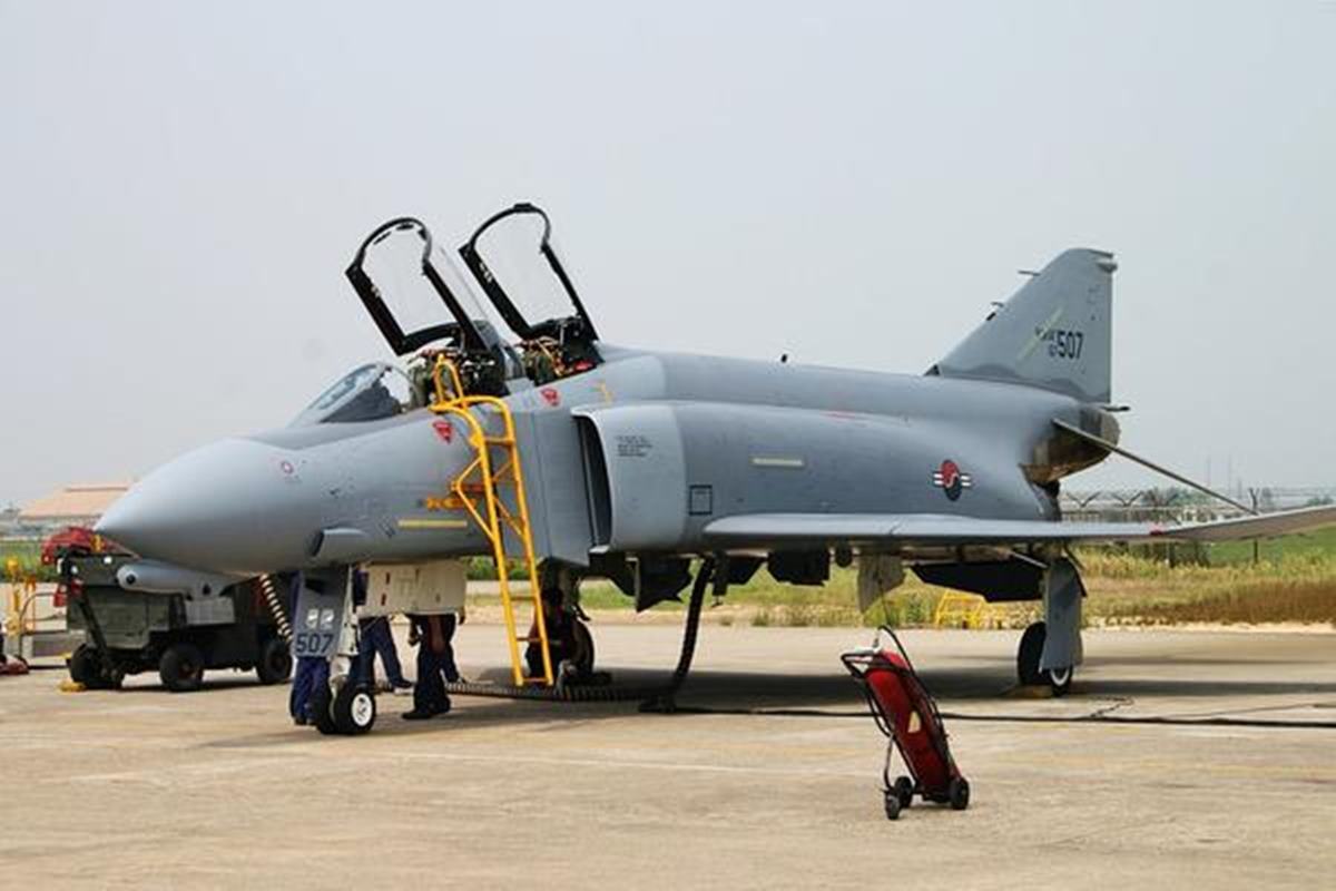 F-4E 전투기 미겐의 무기사전.jpg