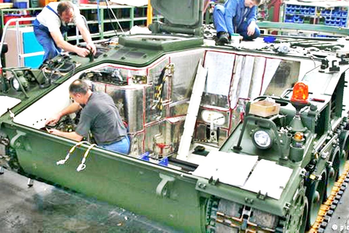 생산 중인 PzH 2000 DW.jpg