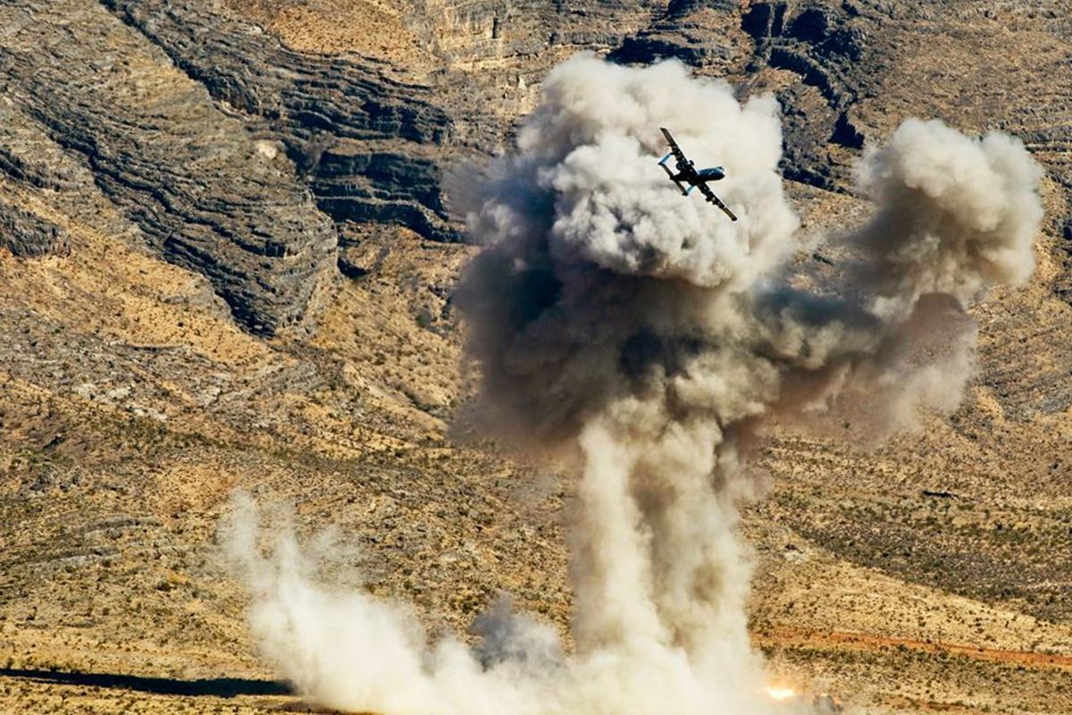 지상타격을 하는 a-10.jpg