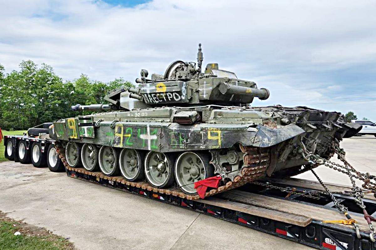 우크라이나 군에 의해 노획된 러시아 전차 사진 출처 = 'WIS'.jpg