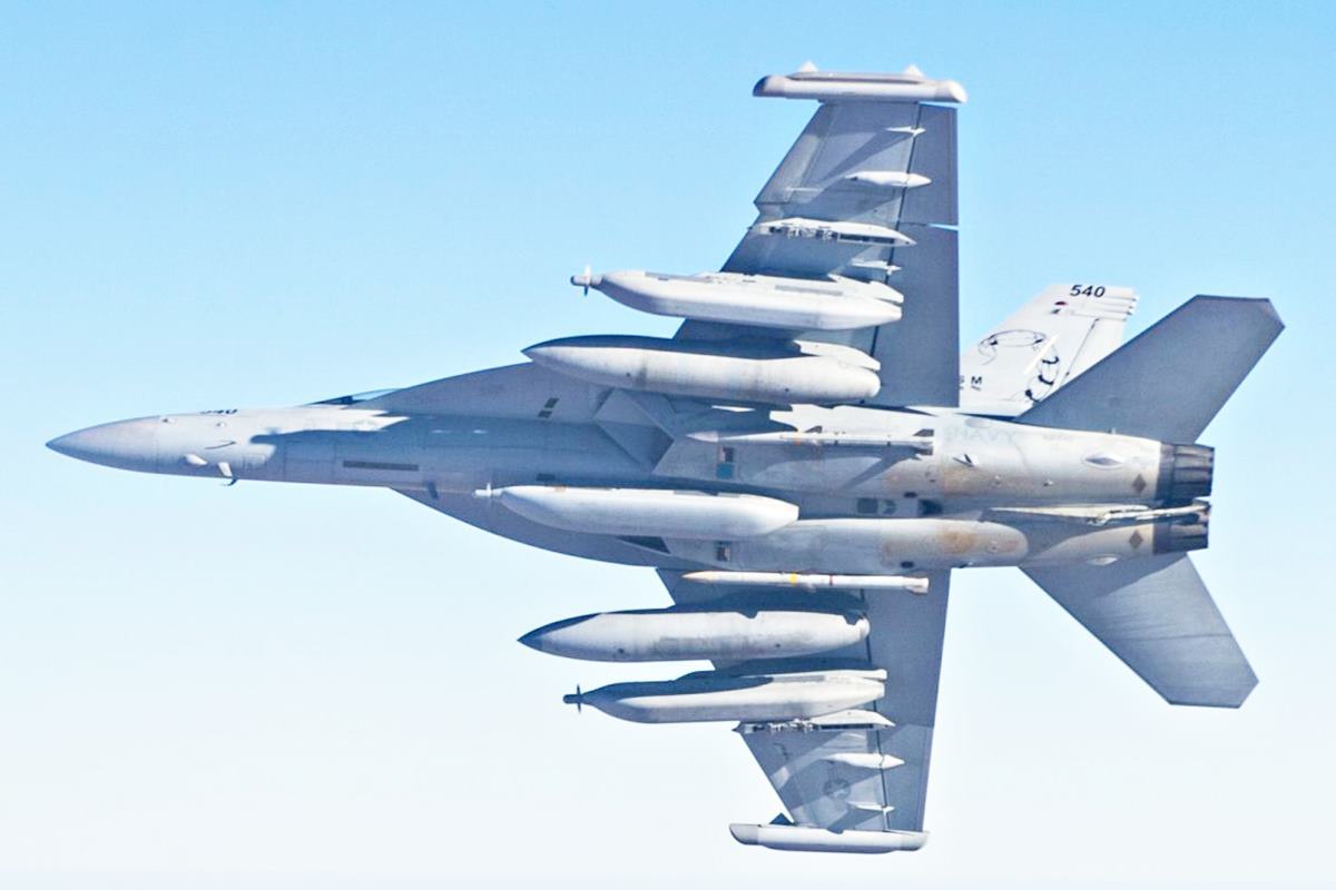 전자전기 EQ-18G 그라울러.jpg