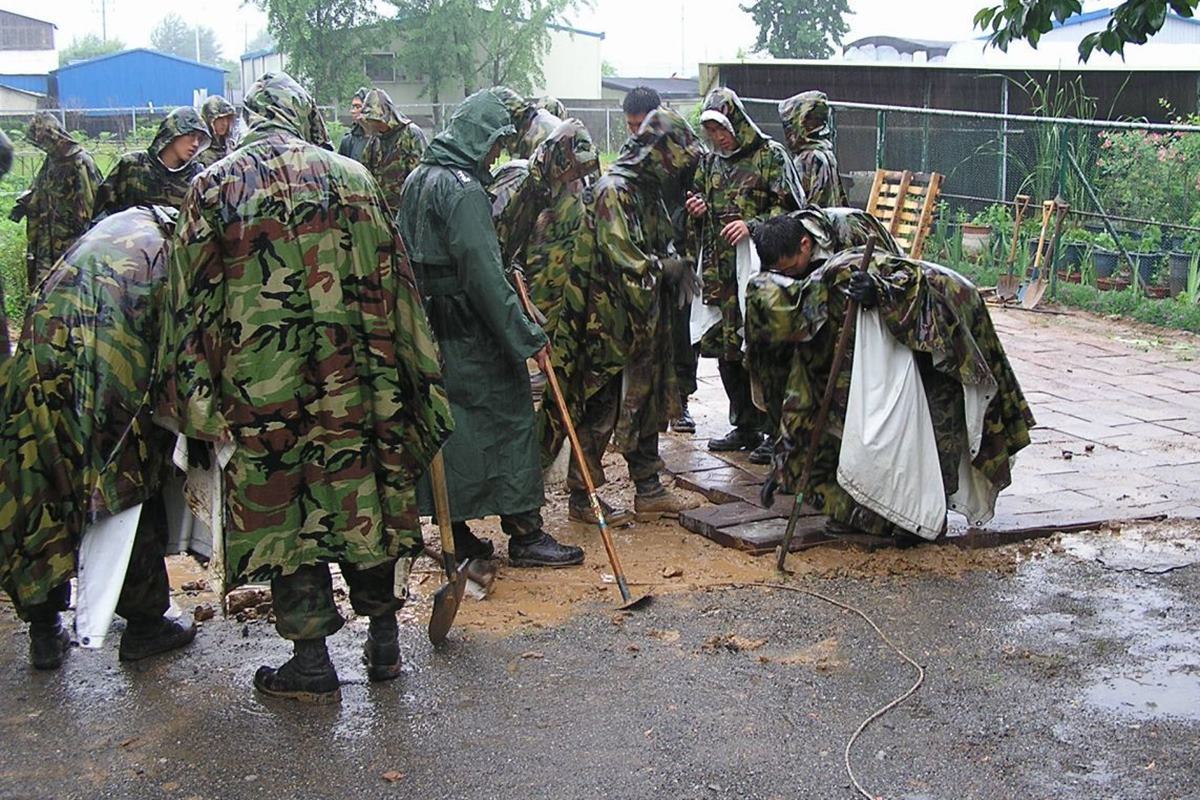 군 배수로 작업.jpg