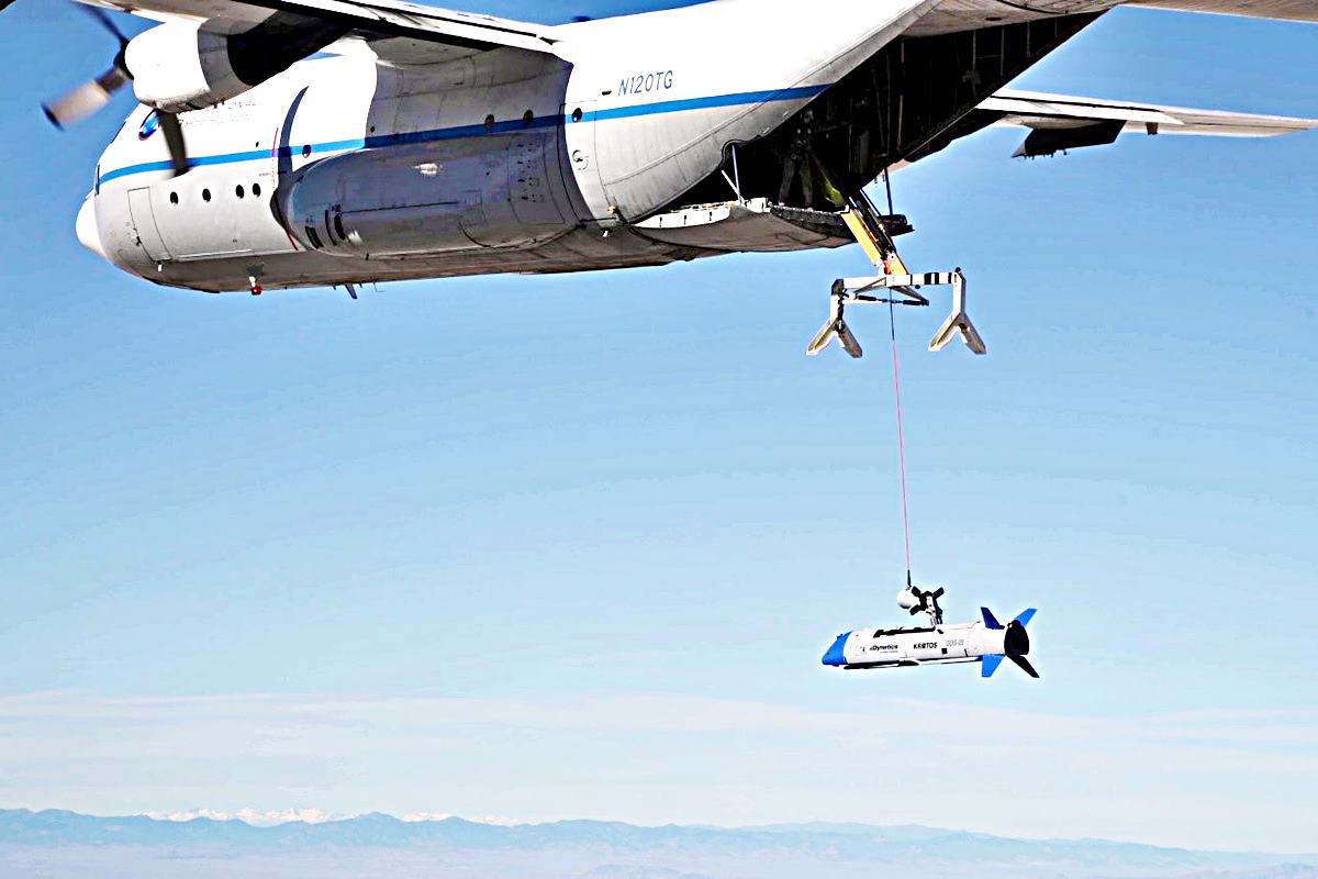 실험 중인 비행기 장착 드론 Breaking Defense.jpg