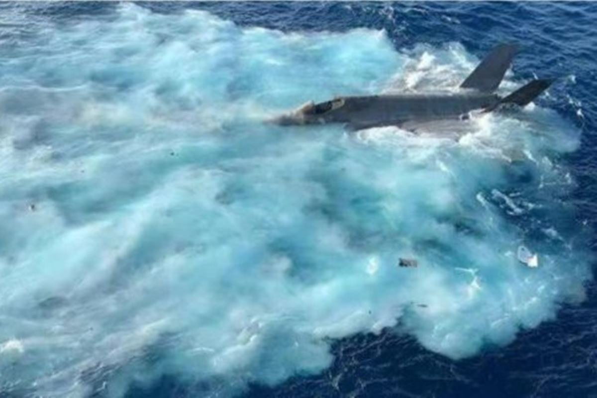 바다에 추락한 F-35.jpg