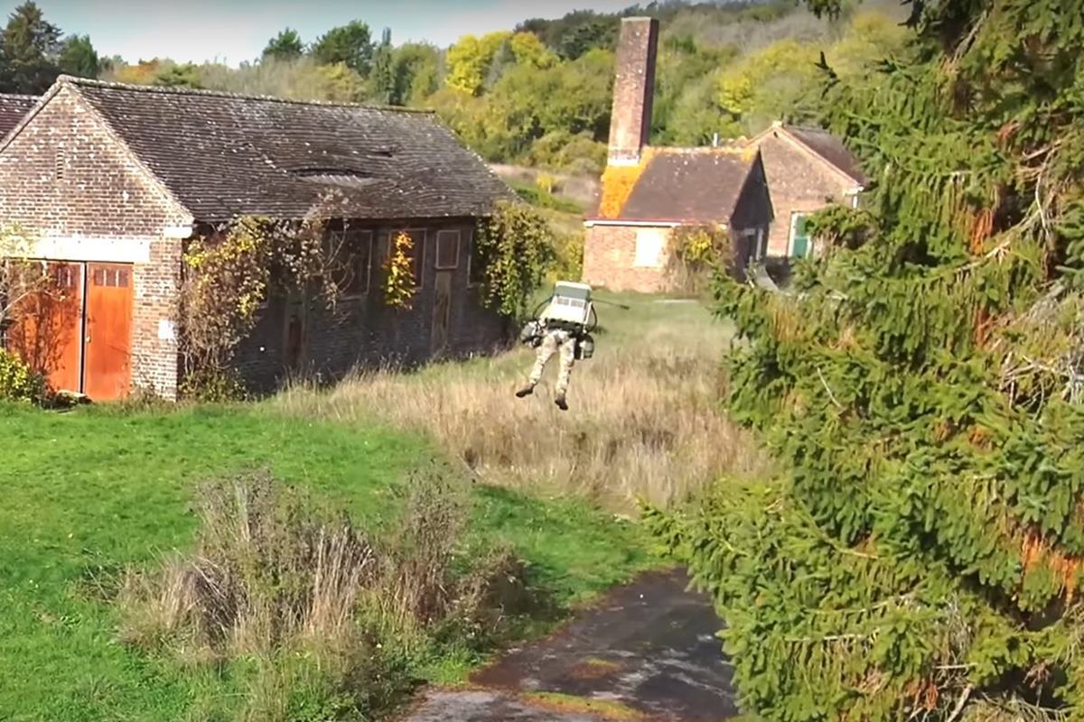 제트수트를 활용해 적진에 침투하는 해병대원 Gravity Industries.jpg