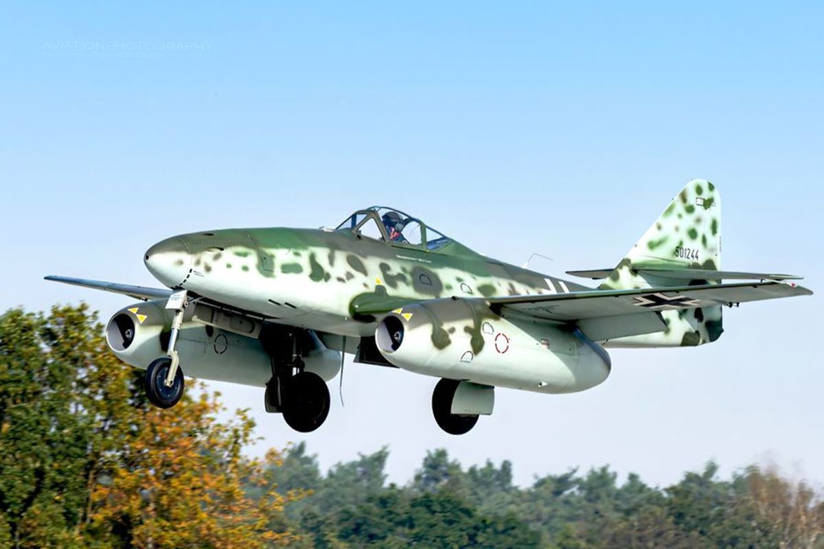 최초로 실전에 투입된 제트전투기인 메서슈미트 ME 262.jpg