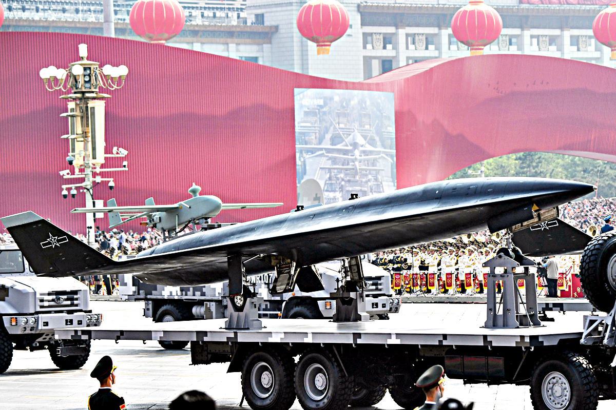 중국의 군용 드론 Newsweek.jpg