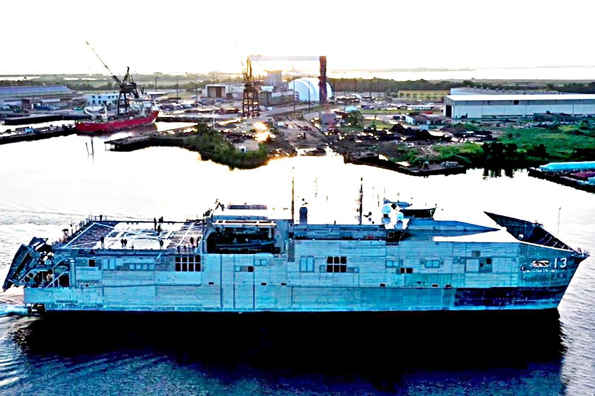 USNS 아팔라치코라 오스트랄 USA 2.jpg