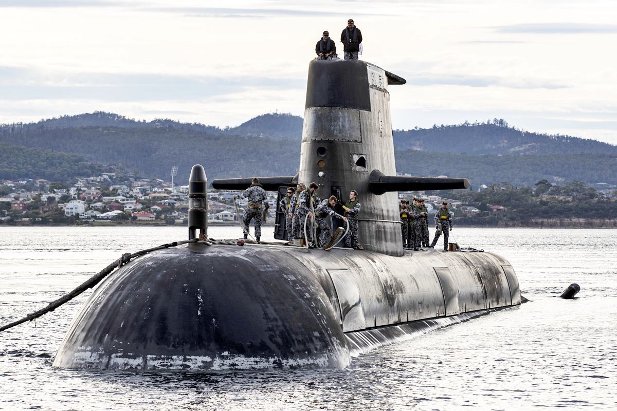 미국이 호주에 판매할 버지니아급 원자력 추진 잠수함.jpg