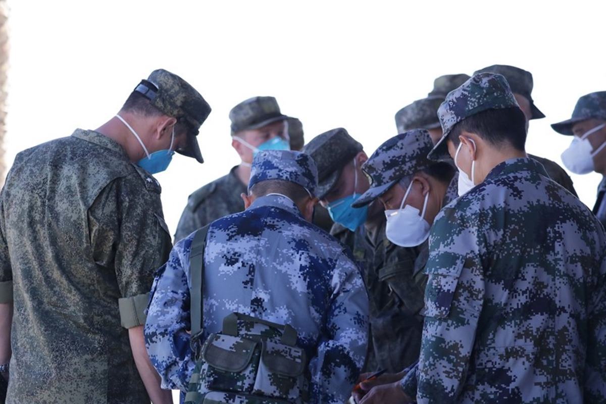 훈련 중인 중국군과 러시아군.jpg