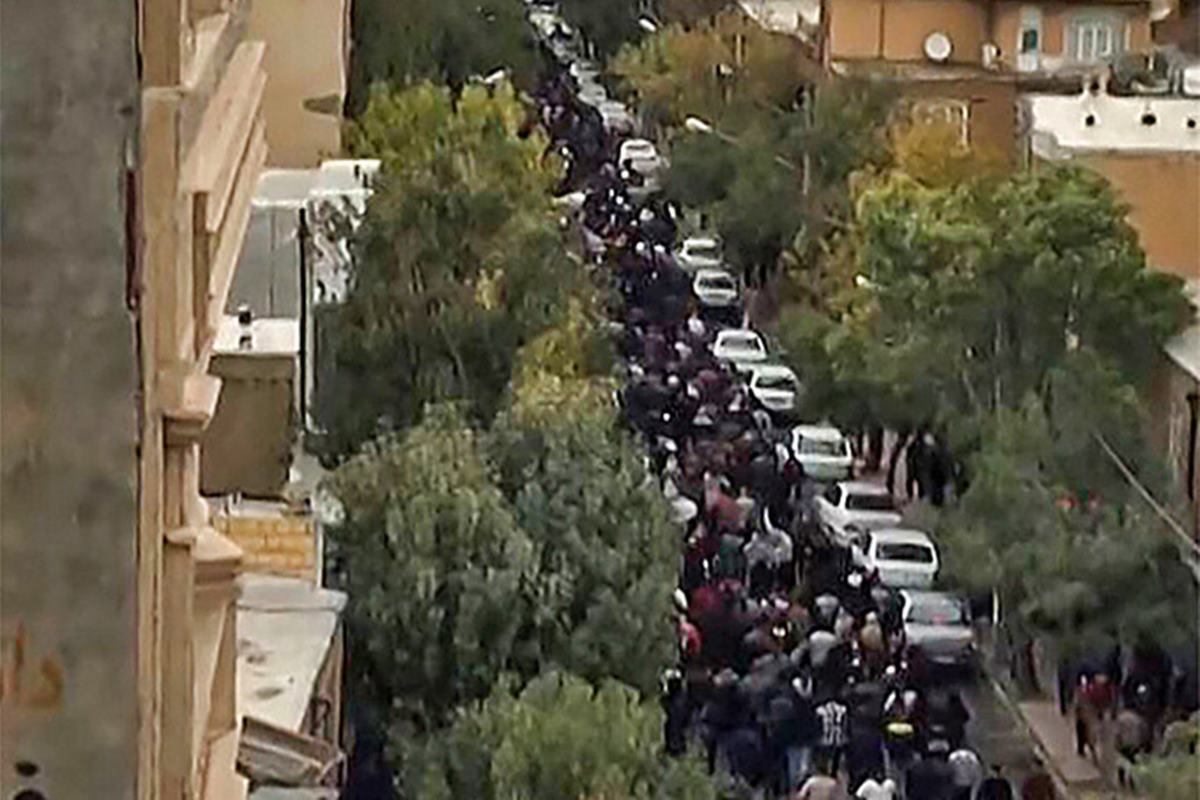 대규모 시위가 일어나고 있는 이란 AFP 연합뉴스.jpg