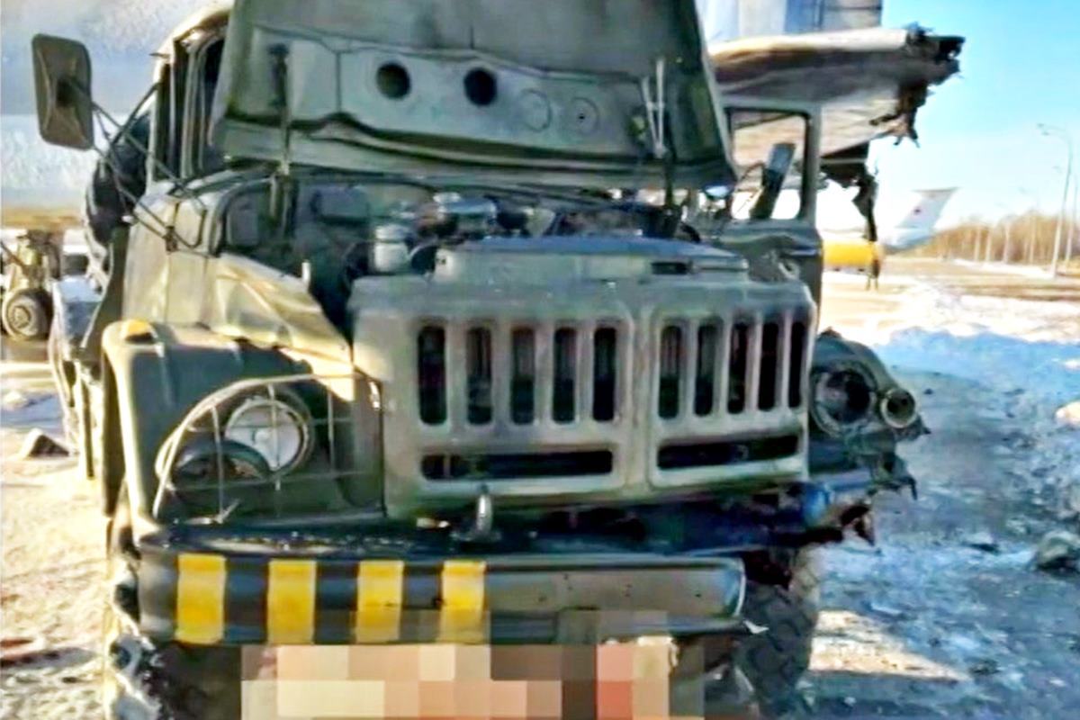 공격 당해 파괴된 트럭.jpg