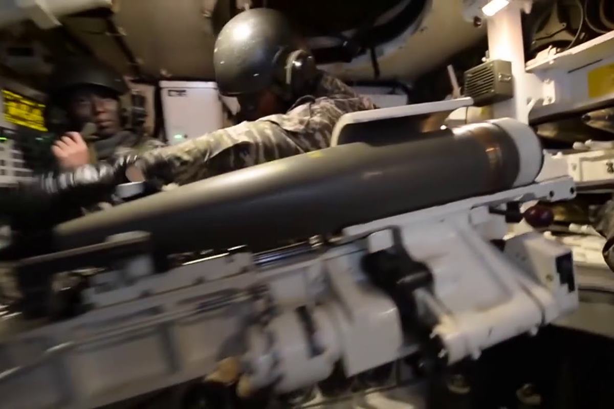 장전 중인 K-9 Korea Defense Blog.jpg