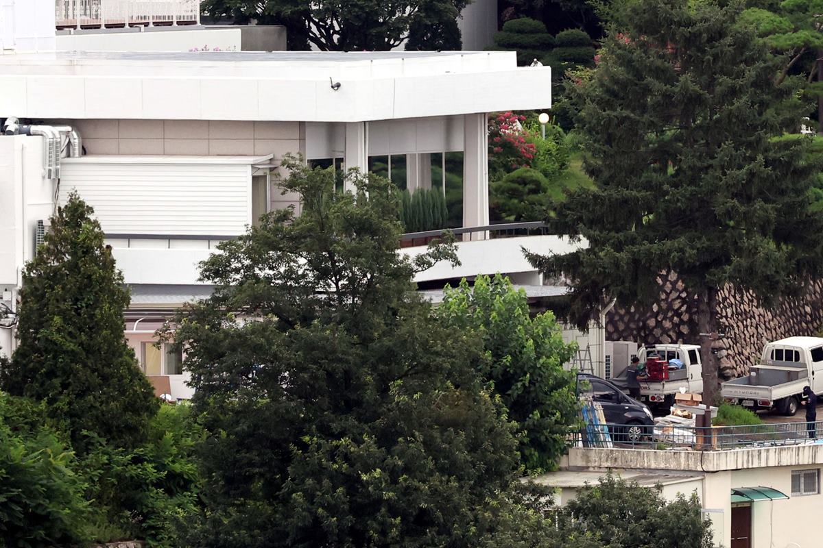 군이 지키는 대통령 용산 관저 경향신문.jpg