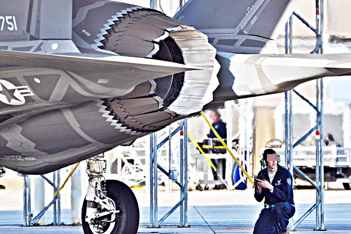 F-35의 엔진 부위 The Drive.jpg
