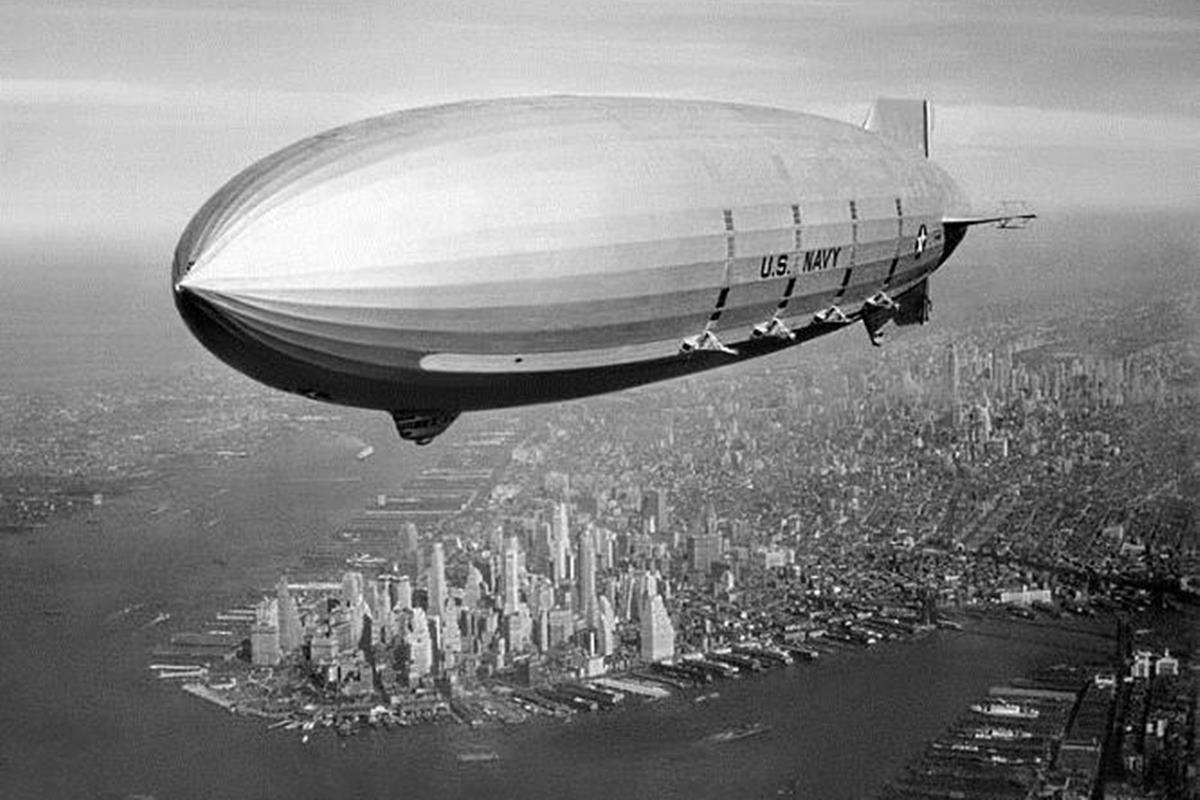 아크론급 공중항공모함.jpg