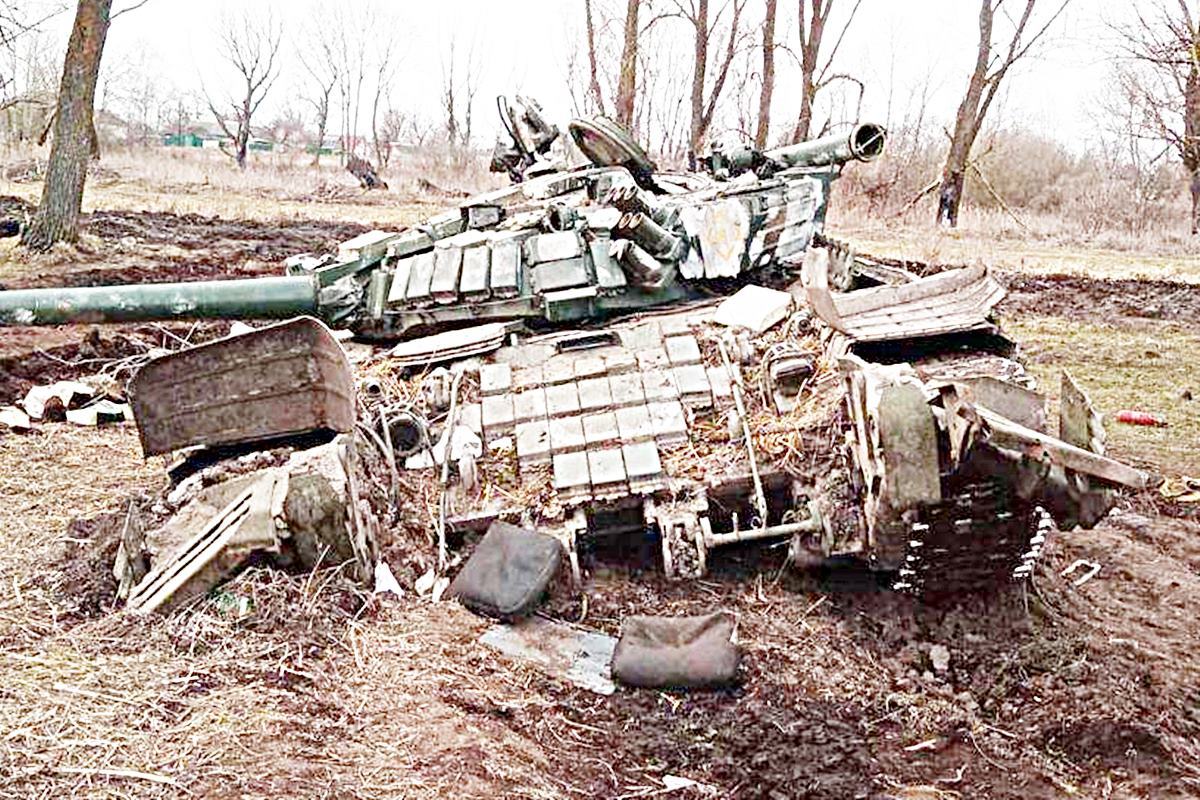 뻘에 빠져서 나오질 못하는 러시아 탱크.jpg