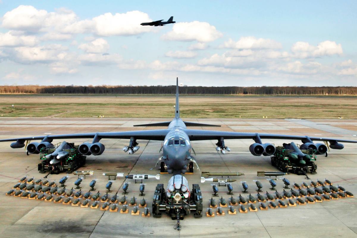 핵투하가 가능한 B-52 폭격기 SOFREP.jpg