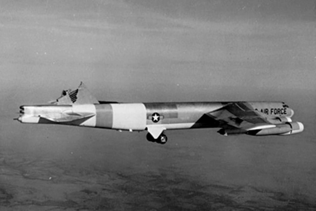 날개 없는 b-52.jpg