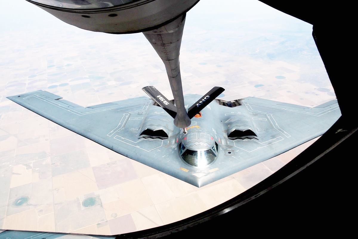 B-21 레이더 스텔스 폭격기.jpg