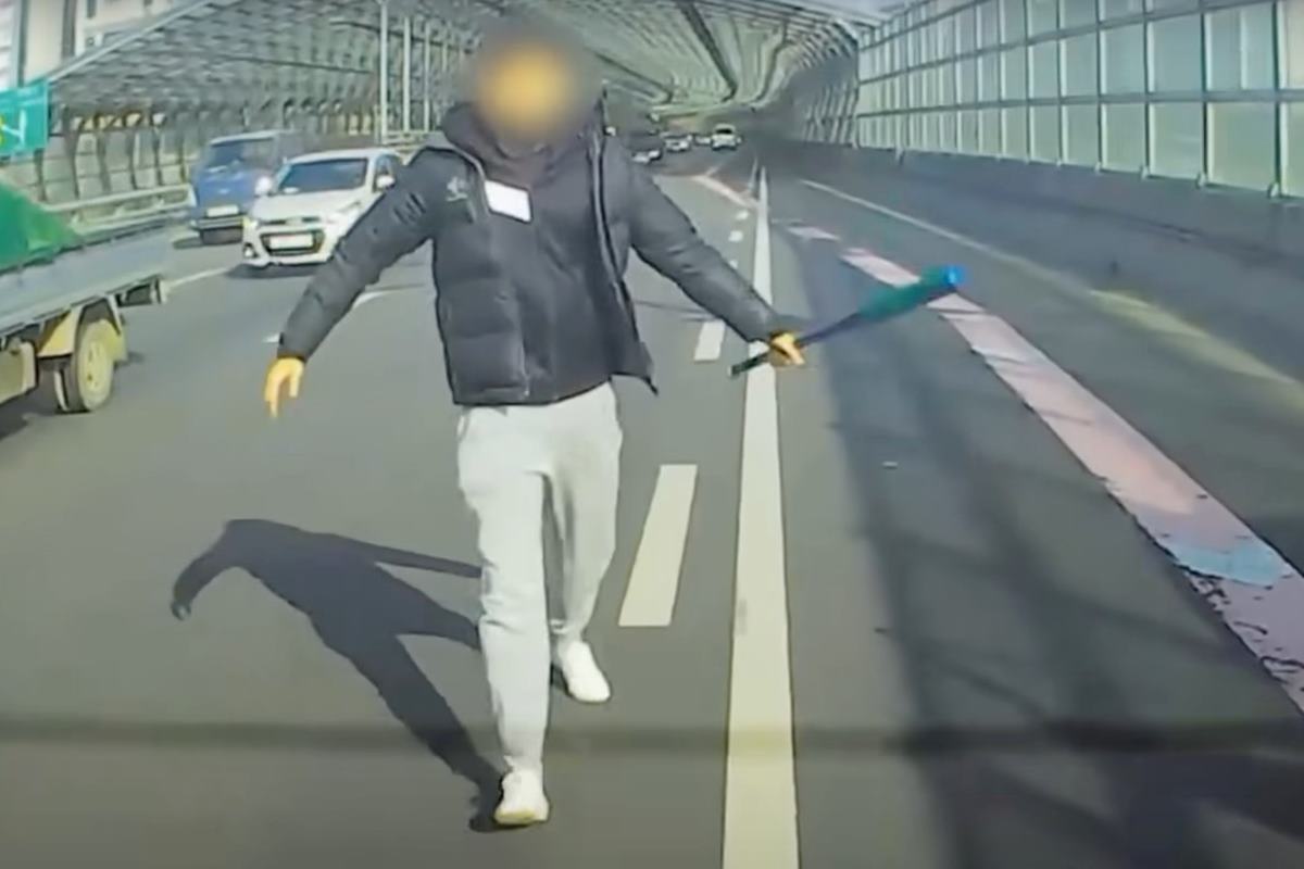 흉기로 위협한 사건 사진 출처 = 유튜브 채널 '그것이 블랙박스'.jpg