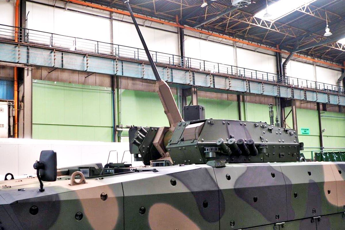 공장에서 생산 중인 보르숙 장갑차 Bmashine.jpg