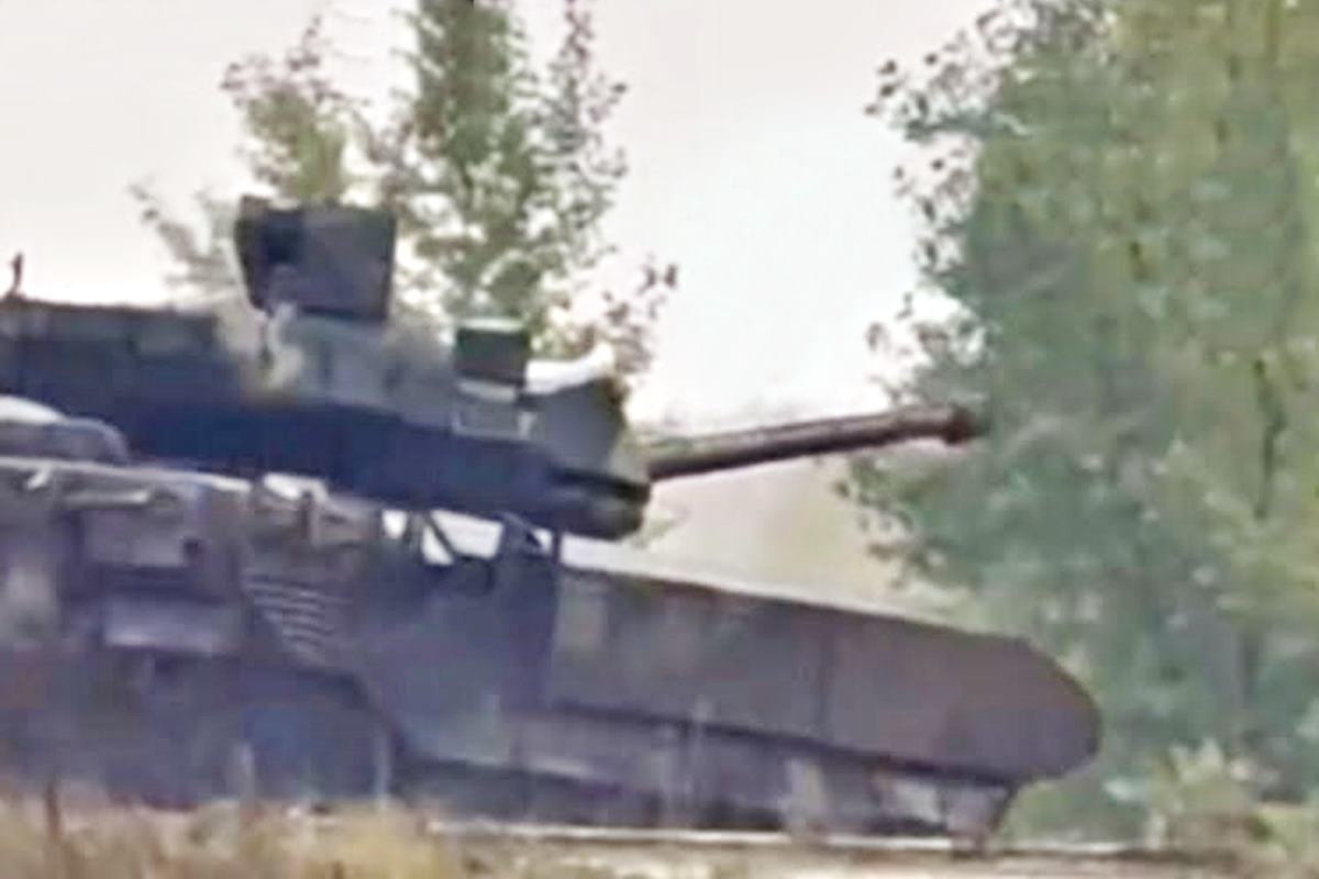 T-14로 추정되는 전차 Youtube RedEffect.jpg