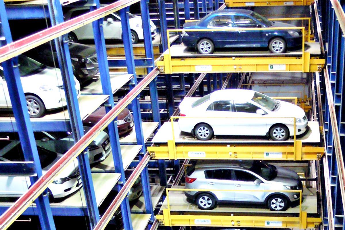 로봇으로 운영되는 자동 주차장.jpg