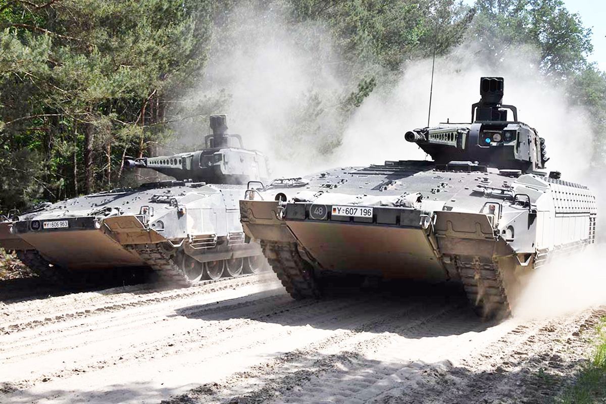 훈련 중인 푸마 장갑차 YTN.jpg