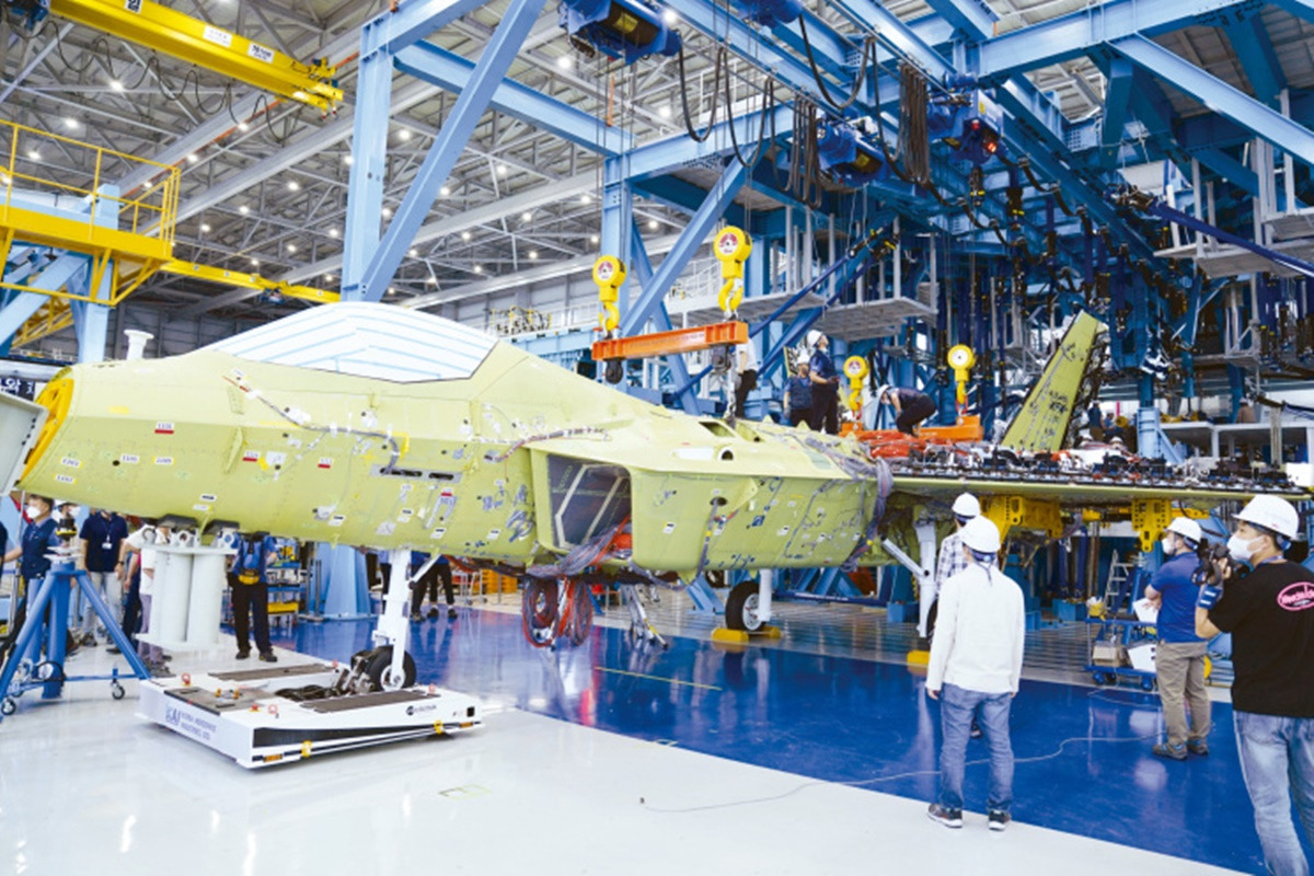 KF-21 복좌기 사진.jpg