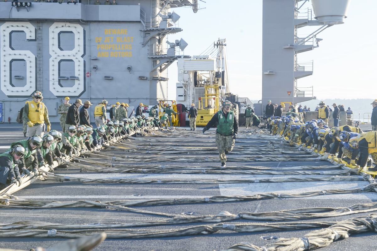 니미츠함의 갑판.jpg