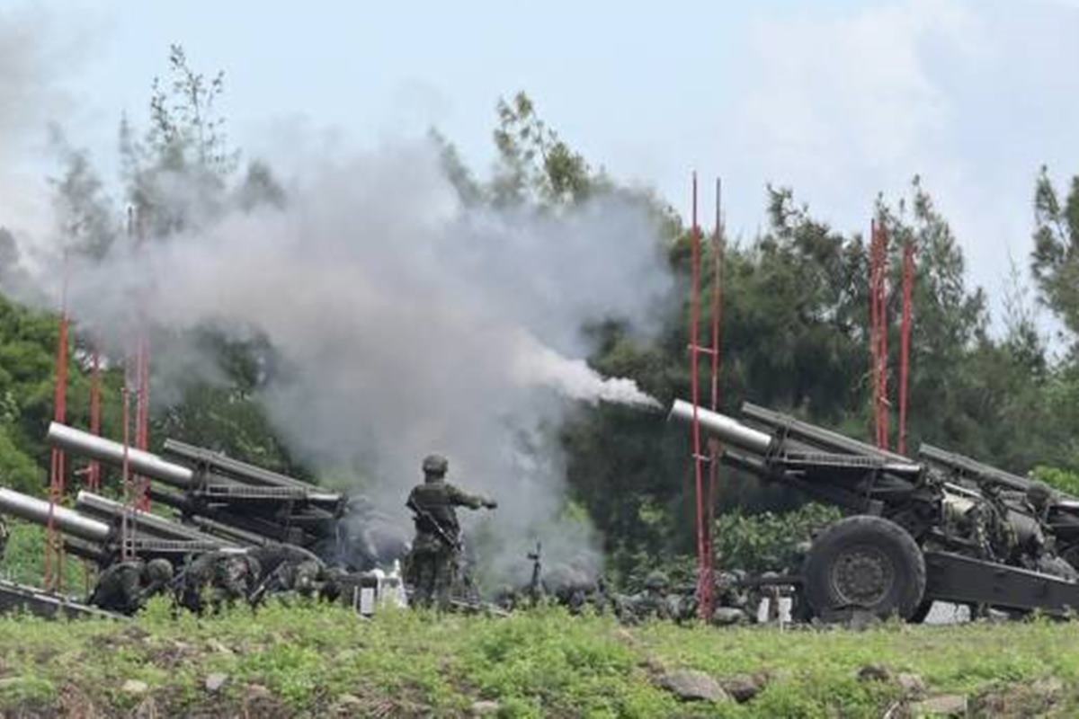 뉴스1 포 사격 훈련을 하는 대만군.jpg