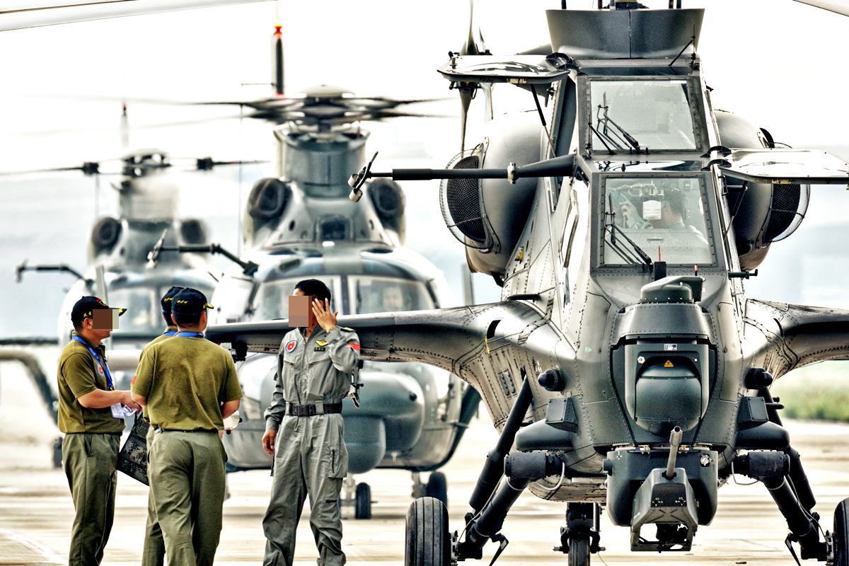 중국 Z-10 공격 헬기 Hush-Kit.jpg