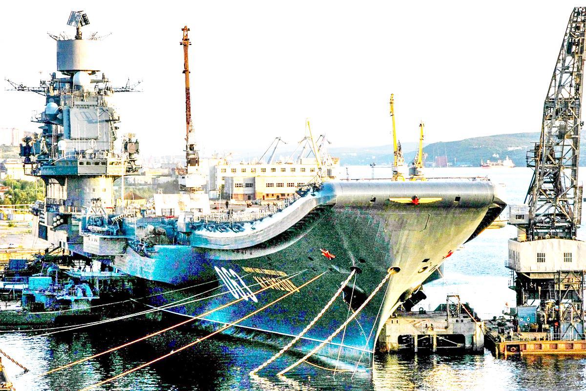 어드미럴 쿠즈네초프 중항공모함 The Telegraph.jpg