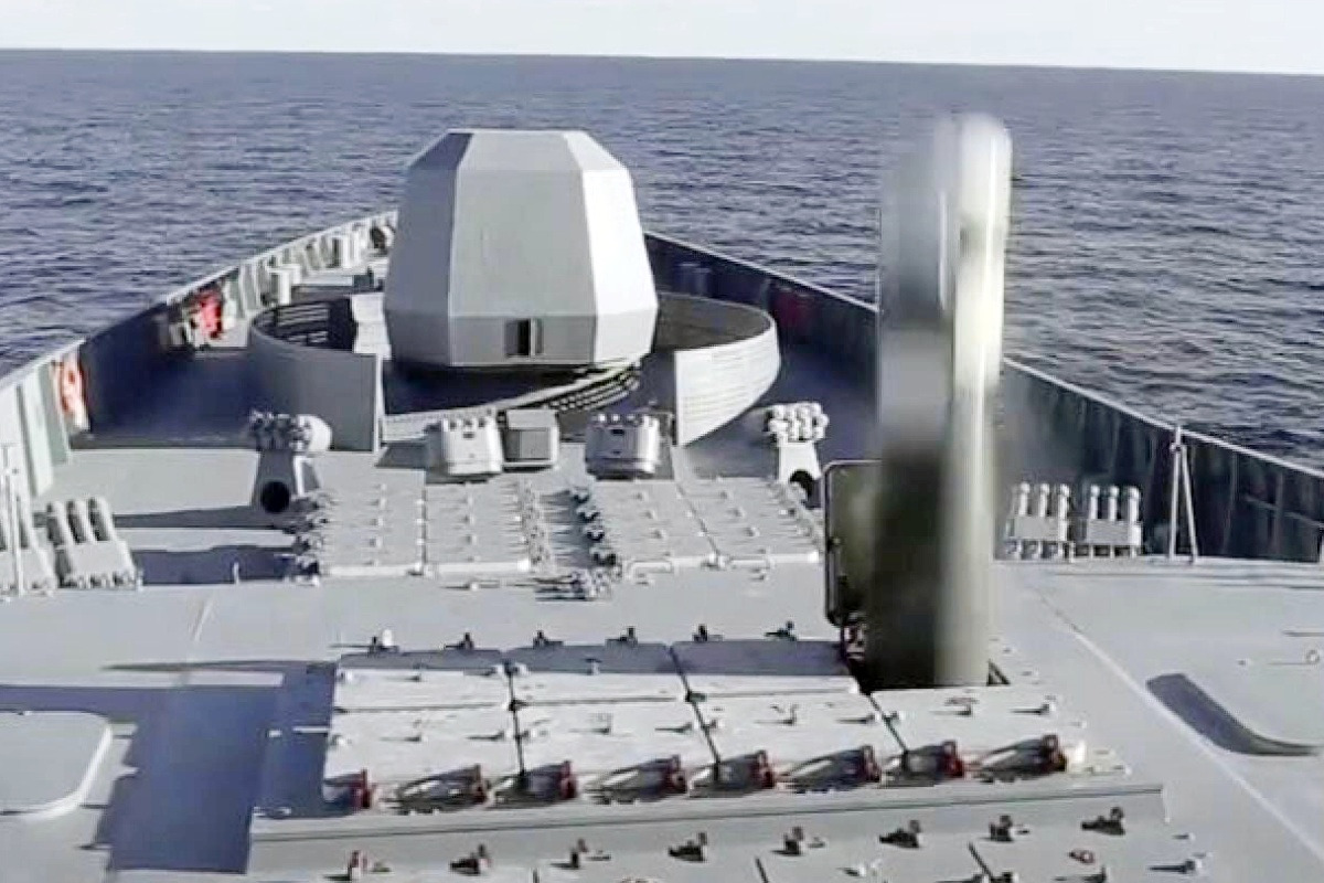 발사되는 지르콘 미사일 Aviation Week.jpg