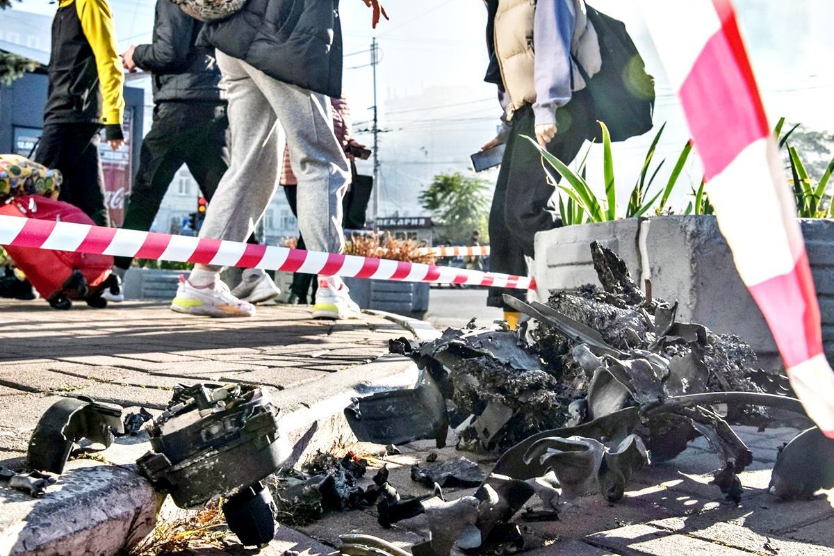 우크라이나에서 추락한 드론 Financial Times.jpg