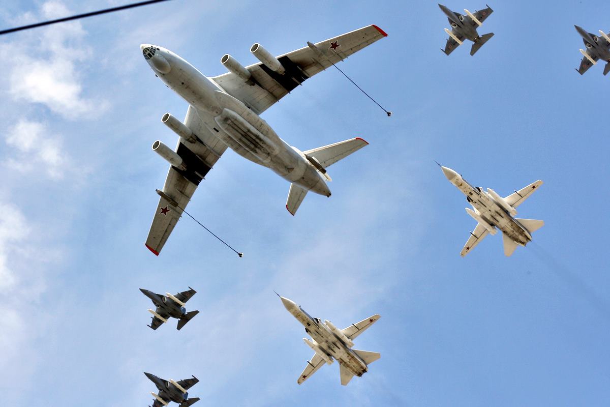 공중급유기를 중심으로 한 공격 편대 위키백과.jpg