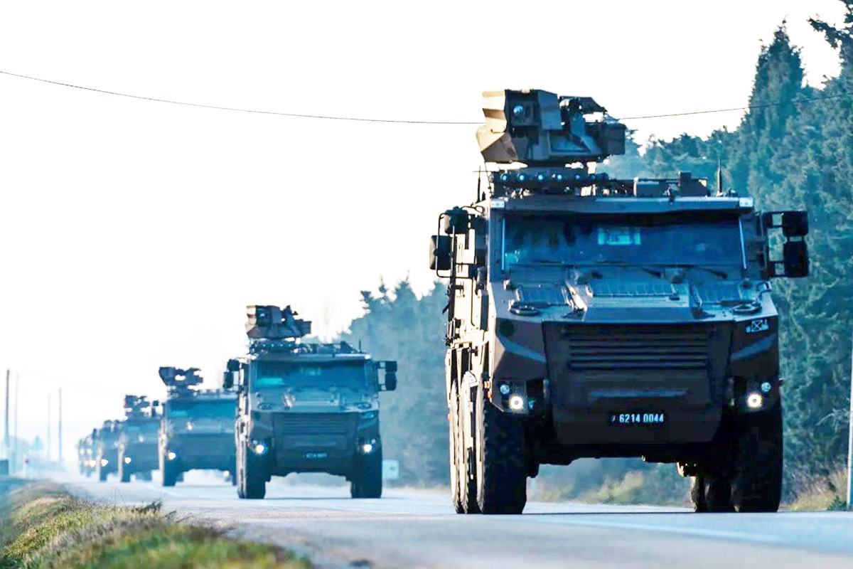 이동 중인 프랑스 군 차량 Defence Blog.jpg