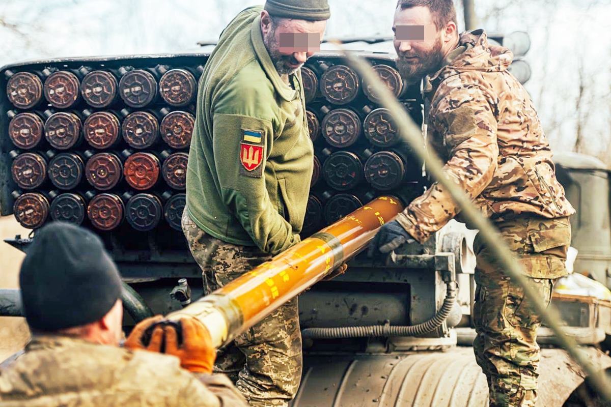 야르무크 미사일을 장전하는 우크라 군.jpg