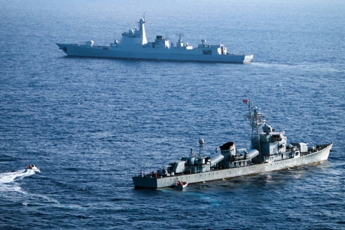 중국의 지속적인 대형 전함 추가 진수.jpg