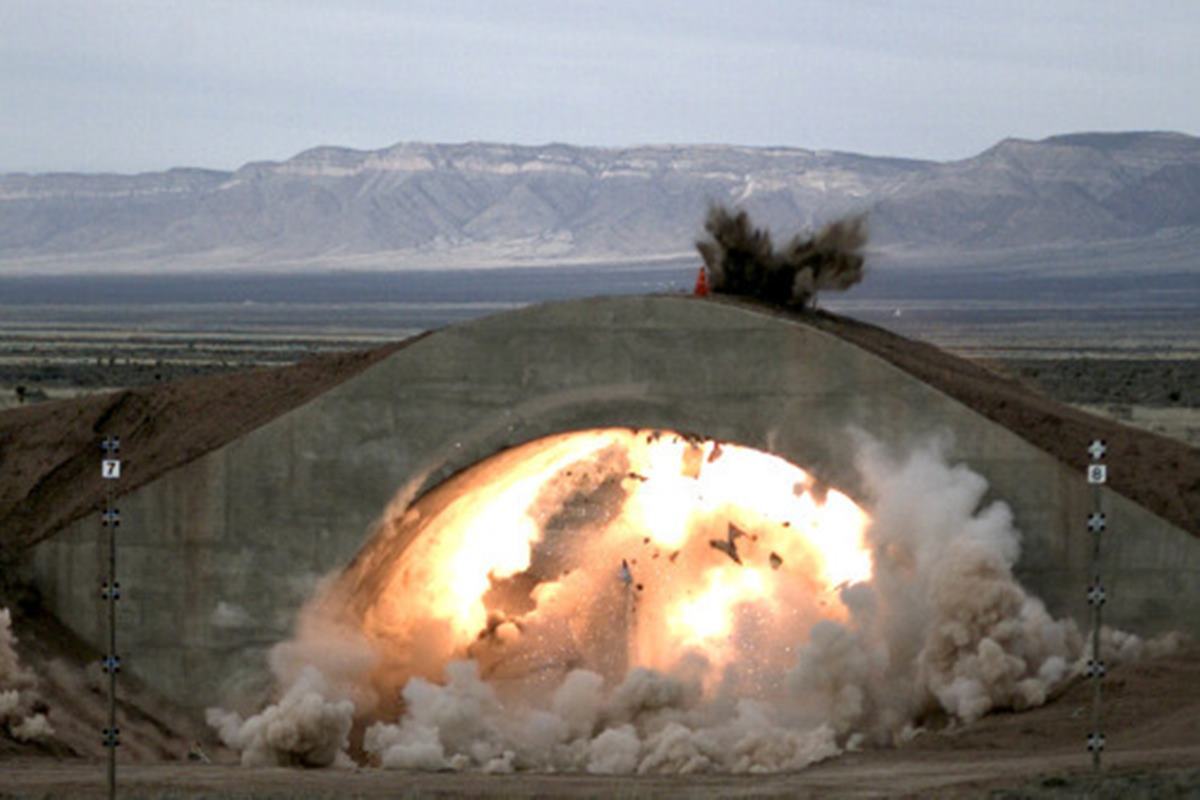 북한의 벙커 파괴.jpg