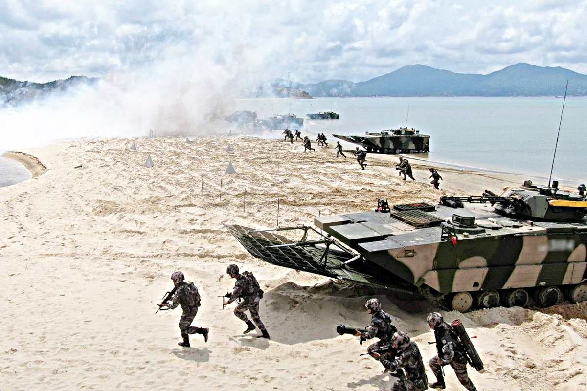 상륙 훈련 중인 중공군 미 해군.jpg