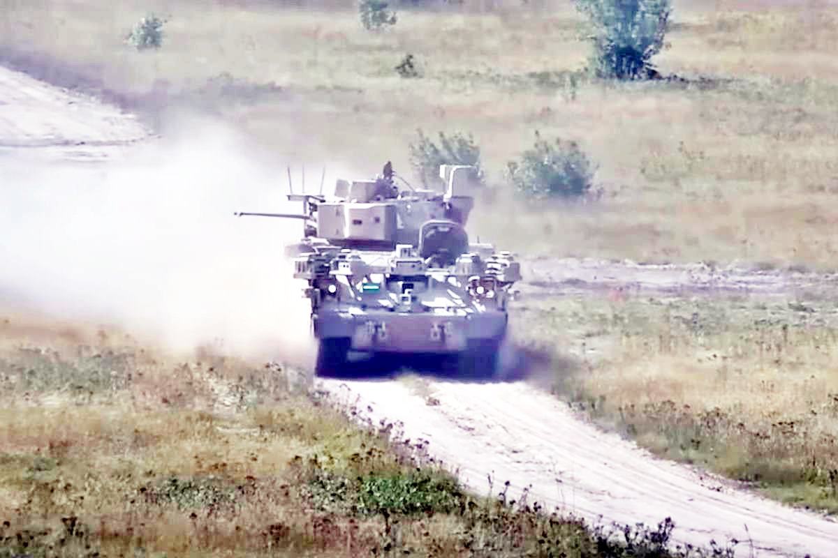 기동하는 블랙나이트 유튜브 Dark Tech.jpg