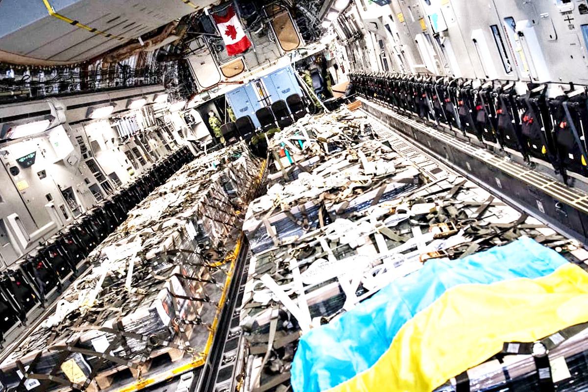 우크라이나로 보내지는 캐나다의 지원물자 캐나다 군.jpg